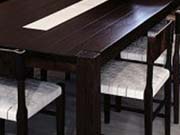 Tavolo e sedie in legno massello